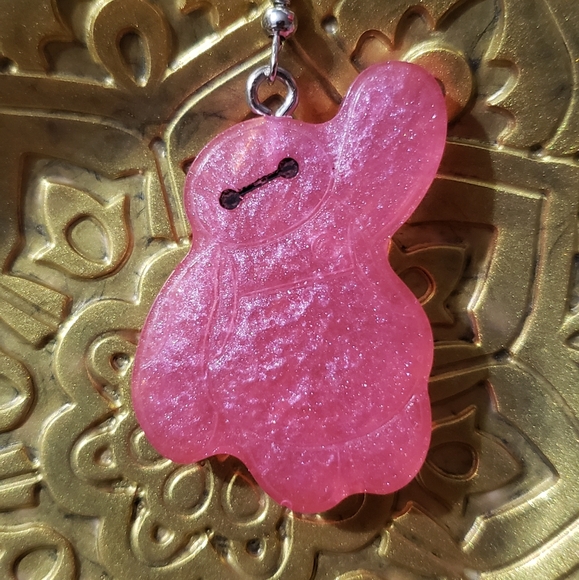 ๐๏ธ๐ Pink Baymax Waving ๐ค Pink Resin Earrings - Picture 2 of 4